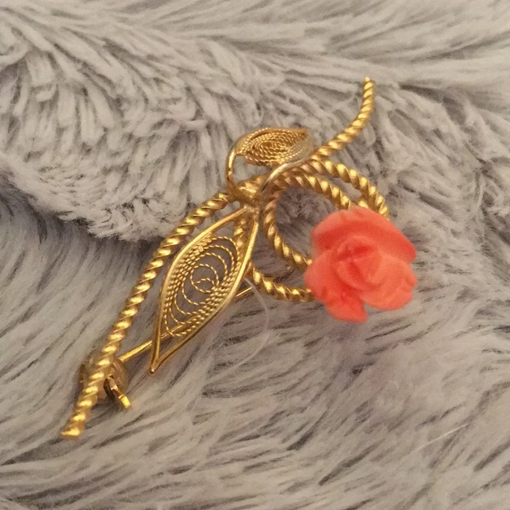 Vintage Gold Patterned Brooch with Rose Pendant